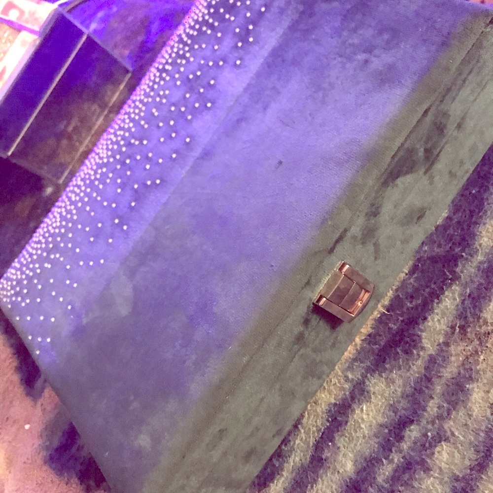 Jewelry box